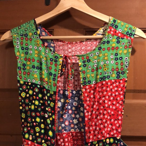 Vintage handmade patchwork quilt wrap dress or apron - Picture 3 of 3